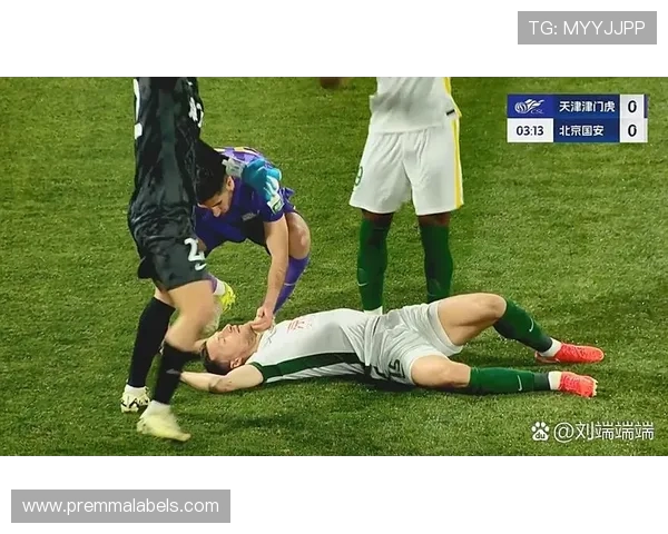 斯帕伊奇重伤后首次现身基地进行个人恢复训练展现顽强斗志 斯帕伊奇重伤后首次现身基地进行个人恢复训练展现顽强斗志